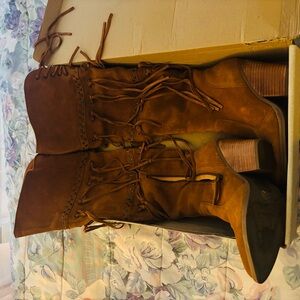 Dingo Brown Lace-Up Boots